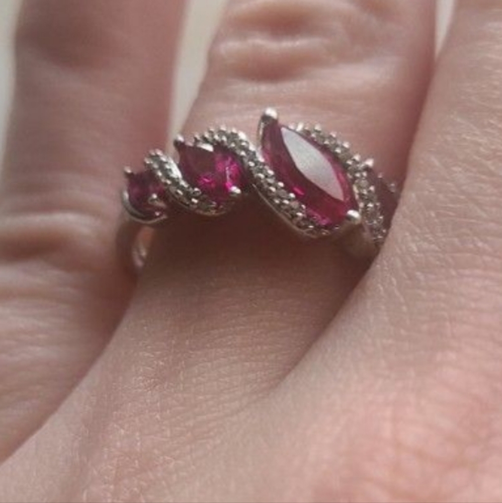 Red Ring - Picture 2 of 3
